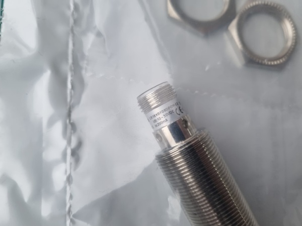 LANBAO LR18XBF08DPOY-E2 индуктивный датчик M18x63мм PNP NO Sn=8мм разъем M12