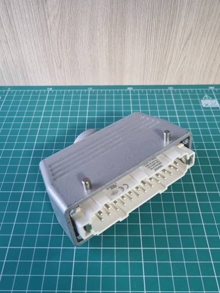 Кожух со штепселем металлический, 24 полюса, 16A, верхний ввод (PG 21), IP65 EBM24FU30
