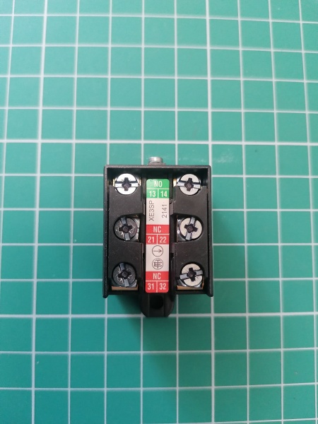 Контактный блок мгновенного действия 1 Н.О. + 2 Н.З.
