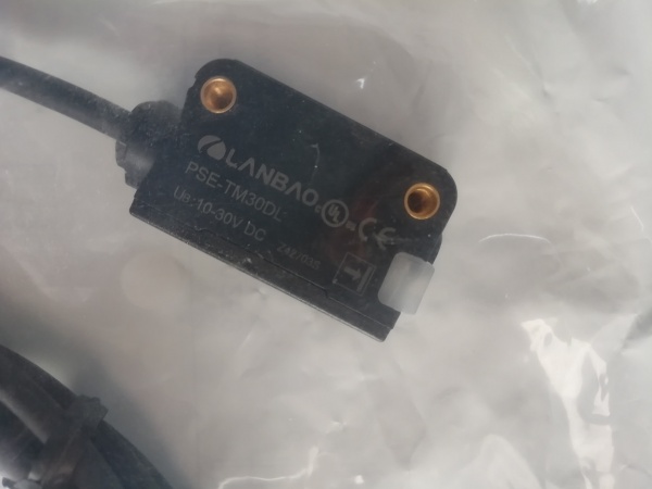 LANBAO PSE-TM30DL оптический датчик 32,5x10,6x20мм лазер Sn=30м (T-тип) кабель 2м излучатель