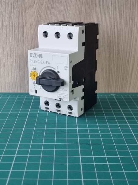 Авт. выключатель PKZM0-0,4-EA, 3P, 0.4A, 690VAC, 150kA, It=0.25_0.4A, Ie=6.2A, 0.09kW(415VAC), CLASS 10A, управление рукояткой, обрыв L