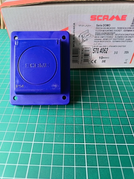 Розетка встраиваемая 16A, SCHUKO с шторками 2P+E, 200_250VAC 50/60Hz, уст. 70x87mm, IP54, серия DOMO