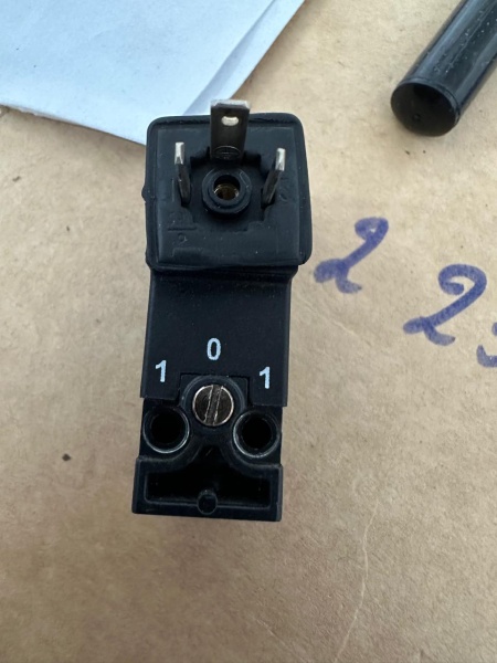 Предохранительный клапан 01-311P-015H0 12N12I 230V 50/60Hz 1.50VA