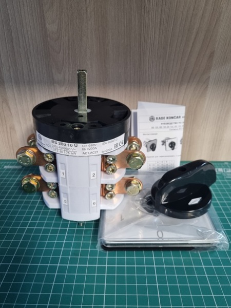 Переключатель BS 200 10 U, 3P, 200A, тип 0-1, 60kW(400VAC по АС-23), на дверь, фронт IP40