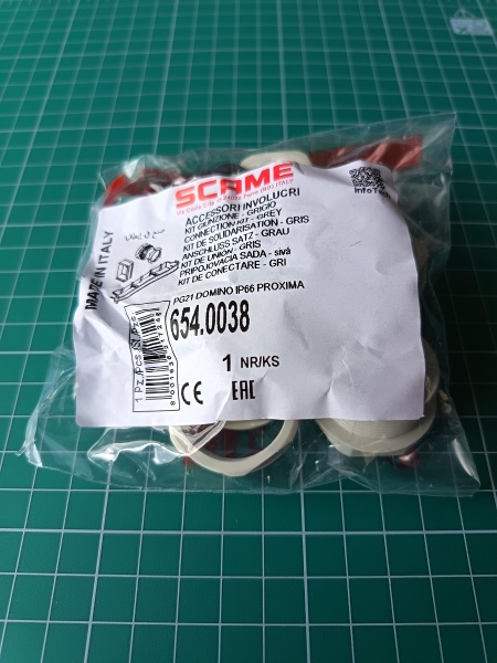 Комплект для соединения щитов DOMINO IP66, PG21, 3шт