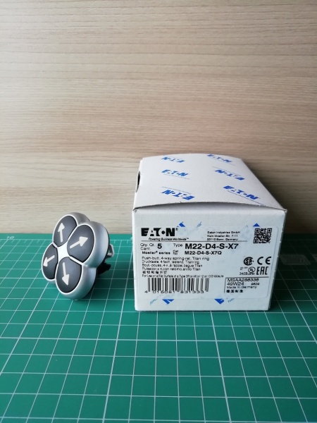 Кнопка счетверенная M22-D4-S-X7, IP66, без фиксации, 4 черные кнопки со стрелками