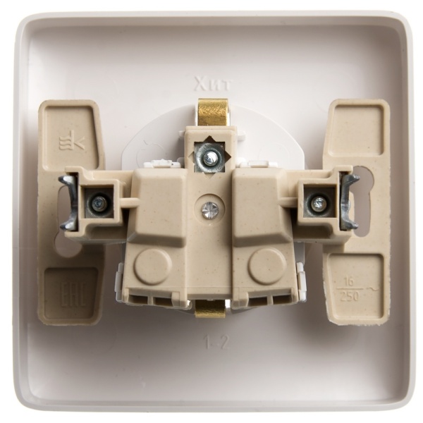 ХИТ С/У РОЗЕТКА с заземлением со шторками, 16А, 250В, БЕЛЫЙ