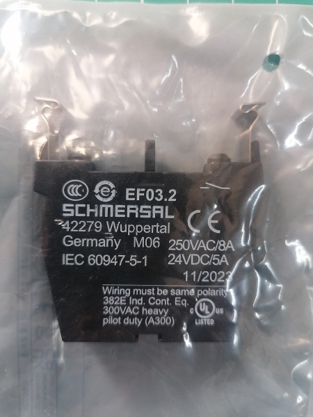 Блок контактов EF03.2 Schmersal