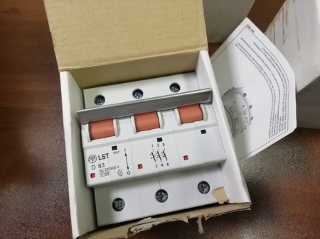 Автоматический выключатель LST 63D/3 63А D 10кА OEZ:12136
