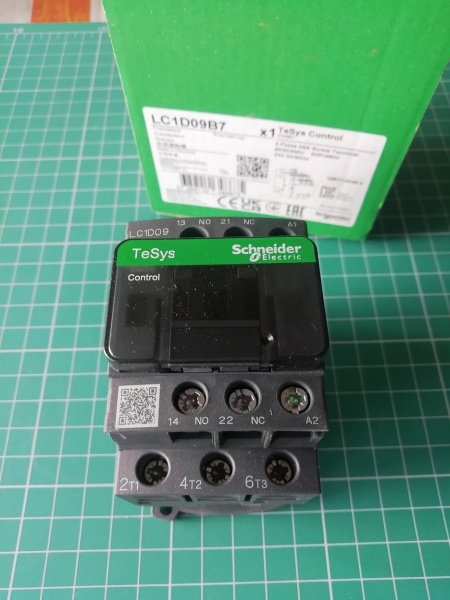 КОНТАКТОР D 3Р,9 A,НО+НЗ,24V 50/60 ГЦ,ЗАЖИМ ПОД ВИНТ LC1D09B7