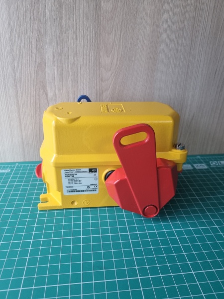 Тросовый выключатель устройство аварийной остановки с функцией фиксации HEN 702 Kiepe Elektrik (91.043 450.702)