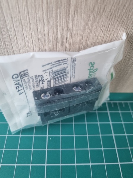 ДОПОЛНИТЕЛЬНЫЙ ФРОНТАЛЬНЫЙ БЛОК КОНТАКТОВ НО+НЗ