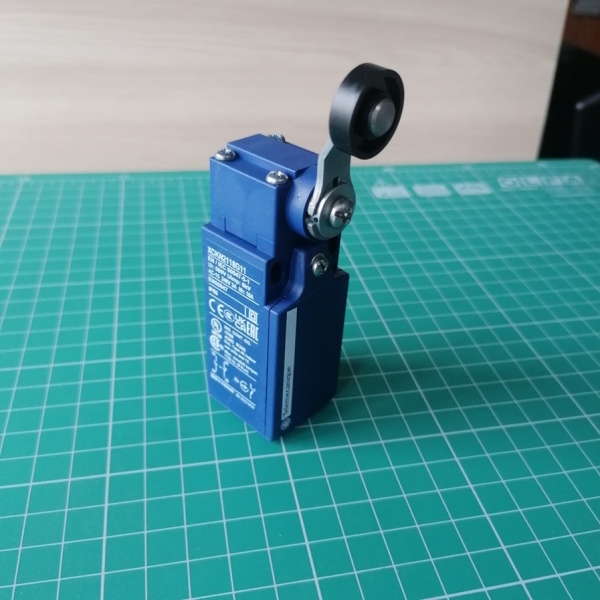 КОНЦЕВОЙ ВЫКЛЮЧАТЕЛЬ 1НО+1НЗ ВВОД PG11 XCKN2118G11