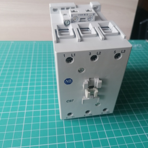 Контактор 55кВт/400В, напряжение управления 110В DC с диодным мостом, без доп. контакта (100C97DD00)