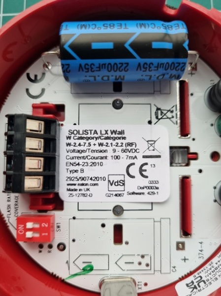 Настенный светодиодный маяк Eaton, Fulleon, Solista LX, Красная вспышка, Красный корпус, Неглубокое красное основание, одобрено VDS (I SOL-LX-W/RF/R1/S VDS)