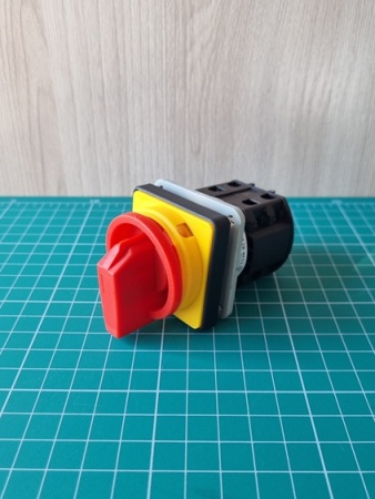 Переключатель BS 25 10 LK, аварийный, 3P, 25A, тип 0-1, 7.5kW(400VAC по АС-3), на дверь, красная блокируемая в 0 рукоятка, фронт IP40
