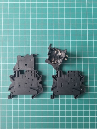 Клемма с держателем предохранителя UT 4-HESI (5X20) /6,2mm, винтовая, 2 присоед., 4(max 6)mm2, 6,3A, 500V, черная