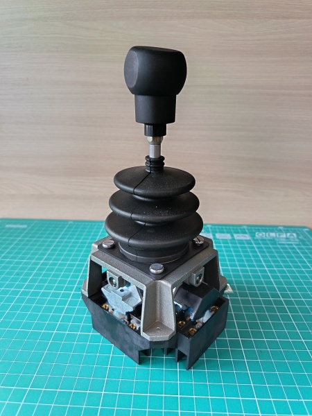 Джойстик промышленный XKBA-1-3(250109-1317) LSSINE аналог XKBA-31330 (XKBA31330)