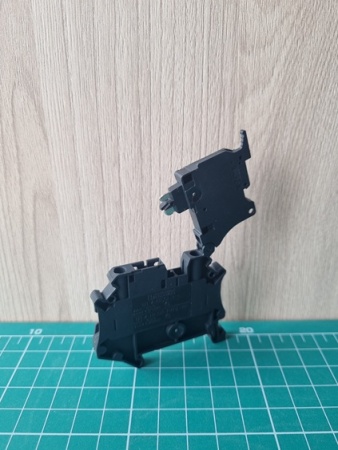 Клемма с держателем предохранителя UT 4-HESI (5X20) /6,2mm, винтовая, 2 присоед., 4(max 6)mm2, 6,3A, 500V, черная