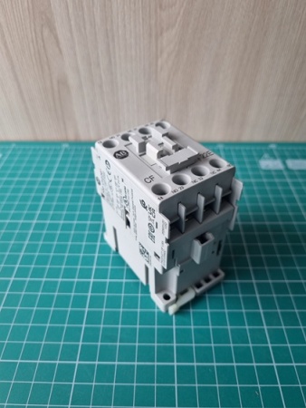 Промышленное реле 2NO + 2NC Allen-Bradley 700-CF220* кат. 24V DC E (700CF220EJ)