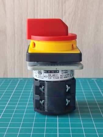 Переключатель BS 25 10 LK, аварийный, 3P, 25A, тип 0-1, 7.5kW(400VAC по АС-3), на дверь, красная блокируемая в 0 рукоятка, фронт IP40