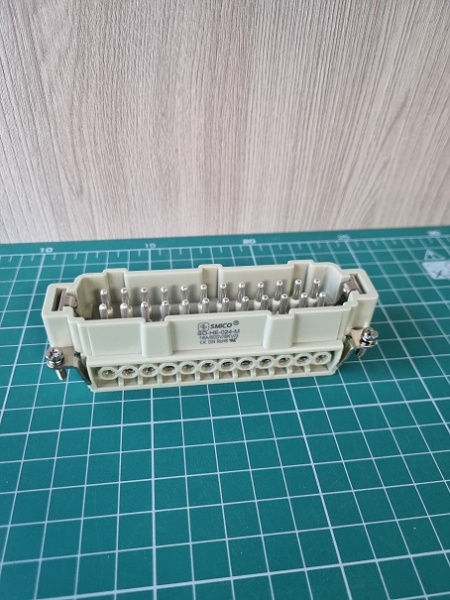 Вставка контактная, размер H24B, тип вилка, 24P+PE, 16A, 500V, винтовой зажим