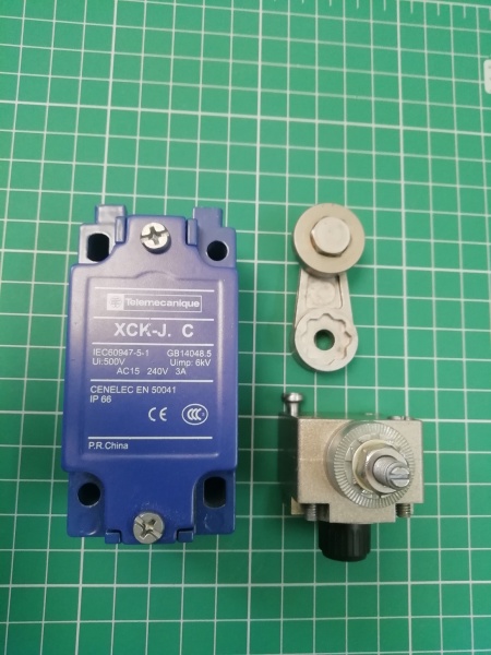 КОНЦЕВОЙ ВЫКЛЮЧАТЕЛЬ РОЛИК XCKJ10513H29C