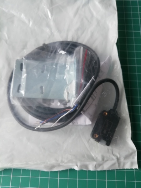 LANBAO PSE-PM10DNRL оптический датчик 32,5x20,7x10,6 мм NPN NO+NC Sn=10м, красный лазер, Кабель 2м