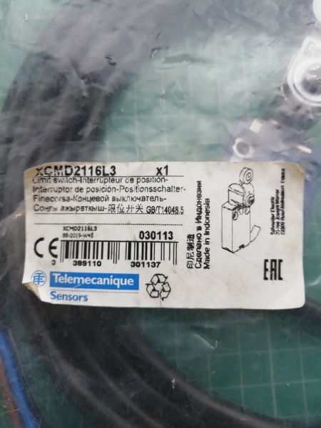 КОНЦЕВОЙ ВЫКЛЮЧАТЕЛЬ 1НО+1НЗ С КАБЕЛЕМ 3М  ролик металл XCMD2116L3