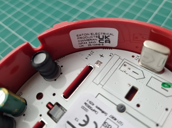 Настенный светодиодный маяк Eaton, Fulleon, Solista LX, Красная вспышка, Красный корпус, Неглубокое красное основание, одобрено VDS (I SOL-LX-W/RF/R1/S VDS)