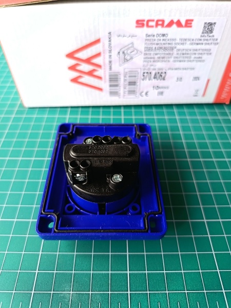 Розетка встраиваемая 16A, SCHUKO с шторками 2P+E, 200_250VAC 50/60Hz, уст. 70x87mm, IP54, серия DOMO