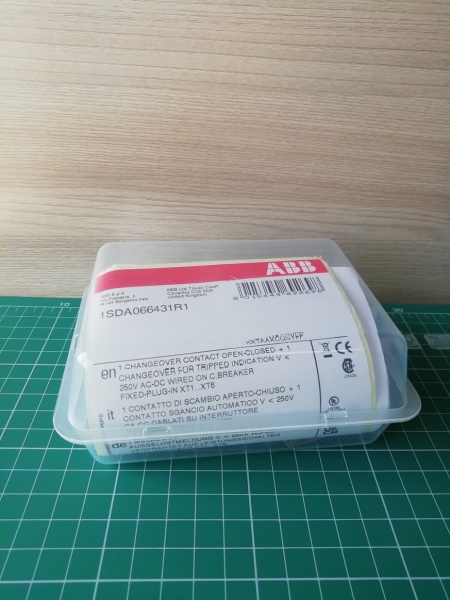 Блок перекл. контактов AUX-C 1Q 1SY (1COвспом.+1COавар.) для XT1...XT6, 6A-250VAC13 0.3A-250VDC12 провода 1m