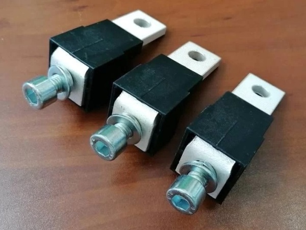 Присоединительный комплект CS-BH-A021 задний подвод, Cu/Al шины / кабельные наконечники, 3 шт., для BH630