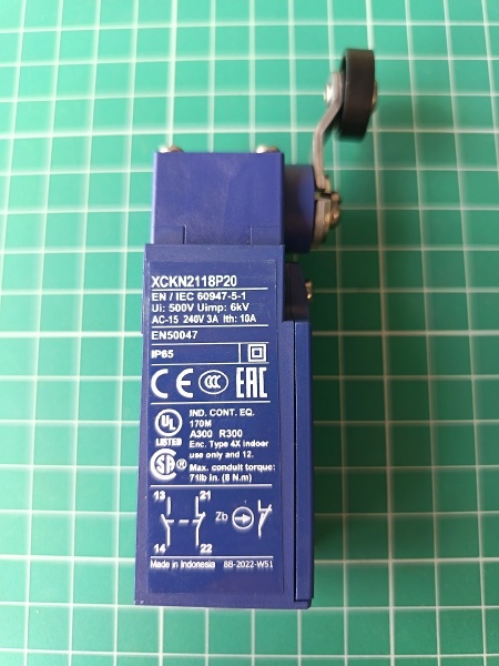 Концевой выключатель XC Standard, XCKN,термопластичный роликовый рычаг, 1 НЗ + 1 НО, M20 XCKN2118P20