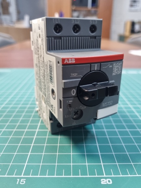 Авт. выключатель MS132-4.0, It=2.5...4A Ie=50A 1.5kW Icu=100kA CLASS-10 обрыв L