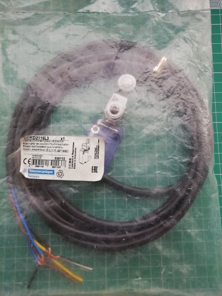 КОНЦЕВОЙ ВЫКЛЮЧАТЕЛЬ 1НО+1НЗ С КАБЕЛЕМ 3М  ролик металл XCMD2116L3