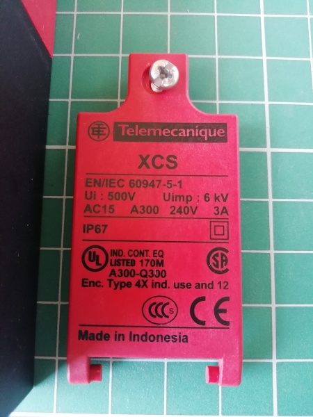 ЗАЩИТНЫЙ ВЫКЛЮЧАТЕЛЬ plastic XCSPA, 1 NC + 1 NC, slow break, 1 entry tapped M16 XCS-PA792