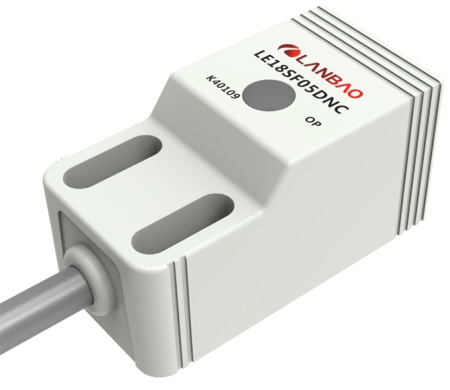 LANBAO LE18SN08DPC Индуктивный датчик 8 мм, прямоугольный, незаподлицо, 10…30 DC, PNP, NC, PBT, кабе