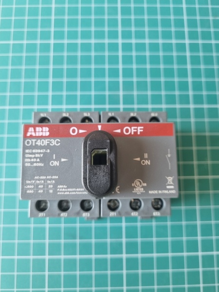 Реверсивный рубильник OT40F3C до 40А 3х-полюсный для установки на DIN- рейку или монтажную плату (с резерв. ручкой)