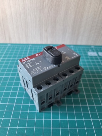 Реверсивный рубильник OT40F3C до 40А 3х-полюсный для установки на DIN- рейку или монтажную плату (с резерв. ручкой)