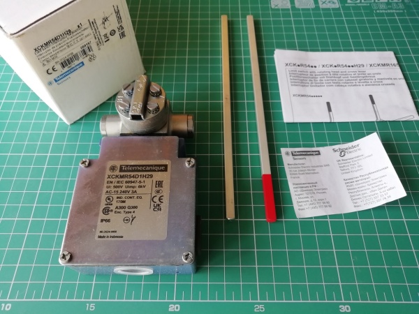 КОНЦЕВОЙ ВЫКЛЮЧАТЕЛЬ \КРЕСТООБР.\ РЫЧАГ XCKMR54D1H29