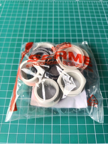 Комплект для соединения щитов DOMINO IP66, PG21, 3шт