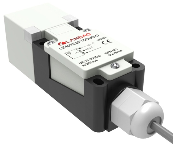 LANBAO LE40XZSN40DPRY-D индуктивный датчик 40х40х140мм PNP NO/NC Sn=40мм клеммы