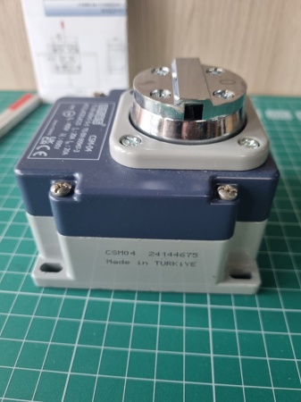 Концевой выключатель с приводом 200мм, угол поворота 360° (2 шага вперёд, 2 шага назад), металлический корпус (400В, 25А), IP65 CSM04