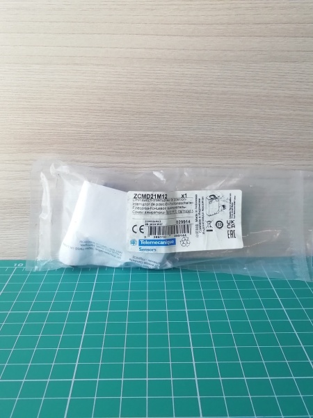 Корпус метал. концевого выключателя XC Standard, ZCMD, безинерц. контакт 1C/O, с защелкой, подключение M12