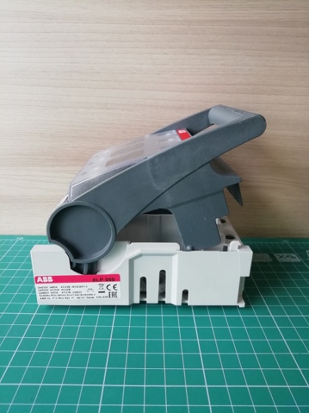 Рубильник откидной XLP000-6CC под предохранители до 100А гориз., размер 000, 3P, туннельные зажимы (в коробке)