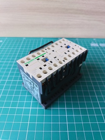 КОНТАКТОР РЕВЕРС. K 3P,6 А,НЗ,24V 50/60 ГЦ,МЕХ. БЛОКИР ЗАЖИМ ПОД ВИНТ