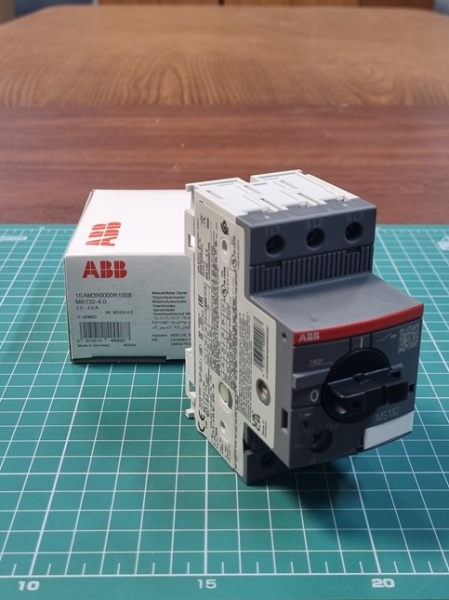 Авт. выключатель MS132-4.0, It=2.5...4A Ie=50A 1.5kW Icu=100kA CLASS-10 обрыв L