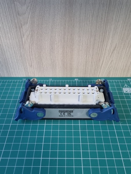 Кожух с гнездом (монтаж на перегородке) металлический, 24 полюса, 16A, нижний ввод, IP65 EBM24PM44