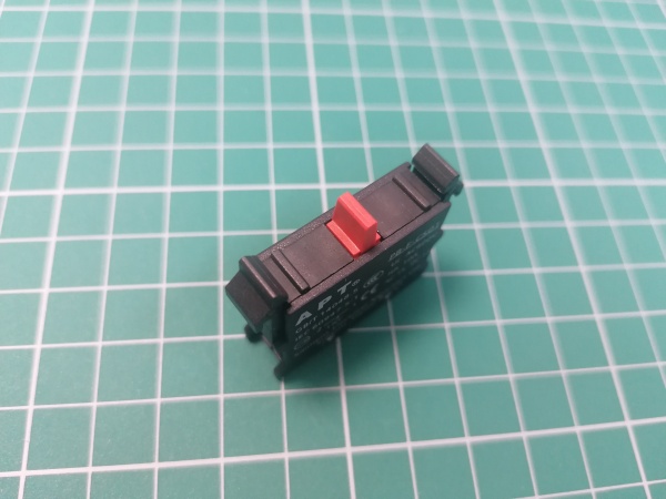 Блок-контакт 1NC, 6A 230VAC/24VDC, монтаж на адаптер, для PB1 и PB3 серий